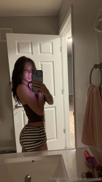 OnlyFans / kieracoconut nude photo #4