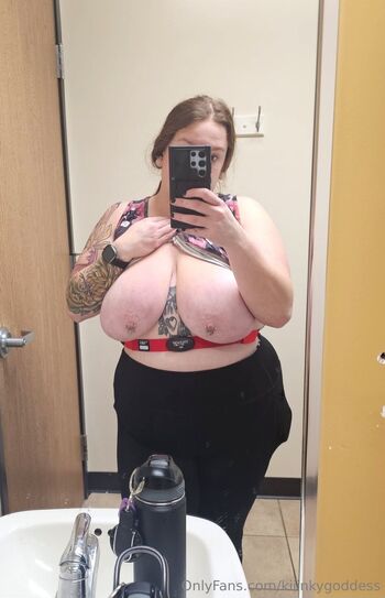 Shayl / kiiinkygoddess nude photo #15