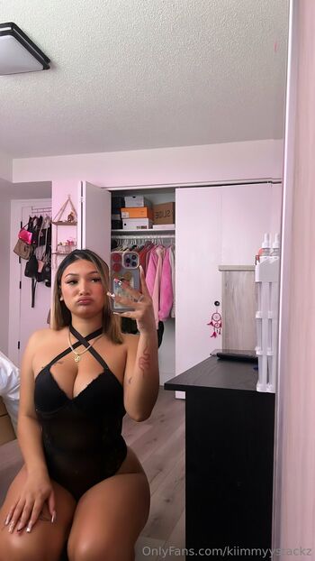 Kimmy / kiimmyystackz nude photo #4