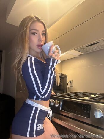 Kimberly W / kimberly.wuu nude photo #16