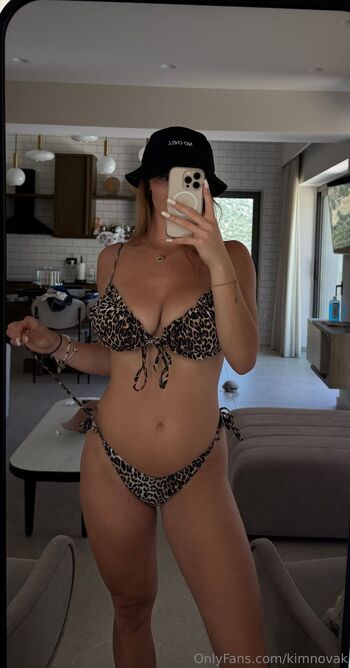 Kim / kimnovak nude photo #1