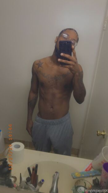 King Vegas XX / kingxvegasxxx nude photo #3