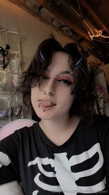 VelvetCosmicEclips / kinkyshybean nude photo #3