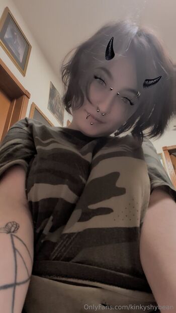 VelvetCosmicEclips / kinkyshybean nude photo #7