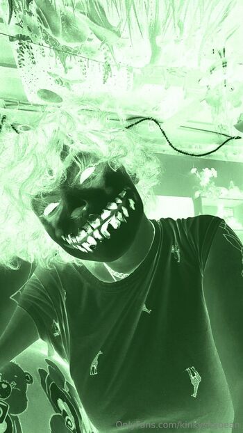 VelvetCosmicEclips / kinkyshybean nude photo #18