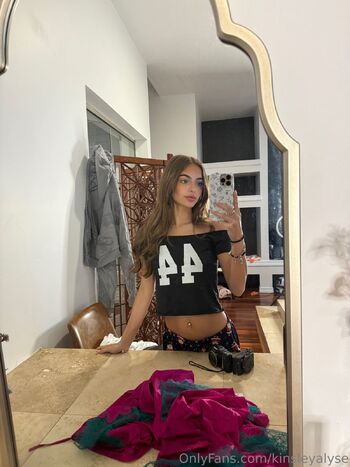 Kinsle / kinsleyalyse / thekinsleywyatt nude photo #7