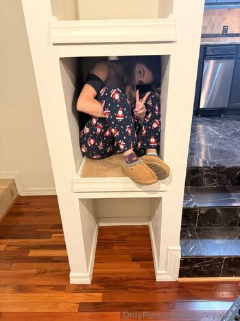 Kinsle / kinsleyalyse / thekinsleywyatt nude photo #11