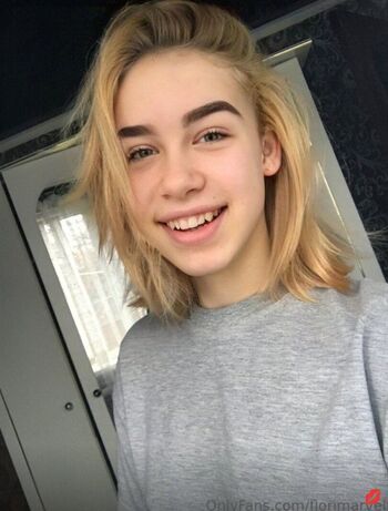 kira.kiss nude photo #16