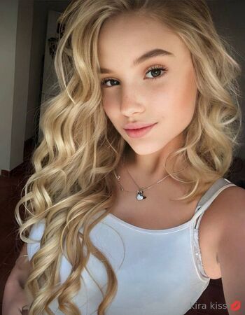 kira.kiss nude photo #23