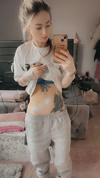 Kirstie / kirstiee96 nude photo #4