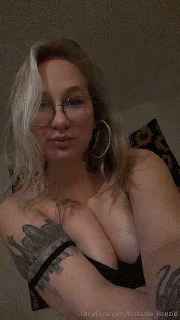 Kenzi / kissable_kenzie nude photo #22