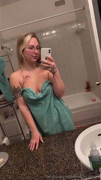 Kenzi / kissable_kenzie nude photo #23