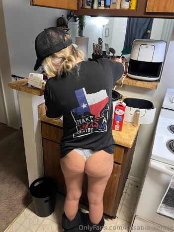 Kenzi / kissable_kenzie nude photo #29