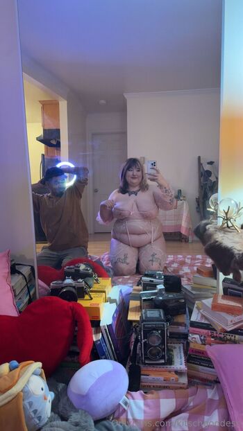 Lola Valentin / kitschgoddess nude photo #2