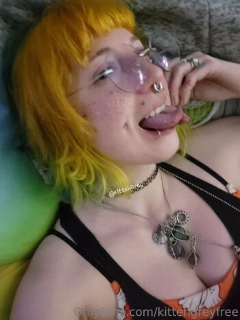 Kummy Kitten FREE / kittehgreyfree nude photo #8