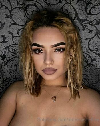 KitttieCassieeFre / kittiecassiefree nude photo #5