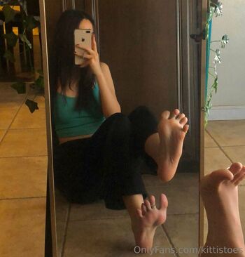OnlyFans / kittistoes nude photo #7