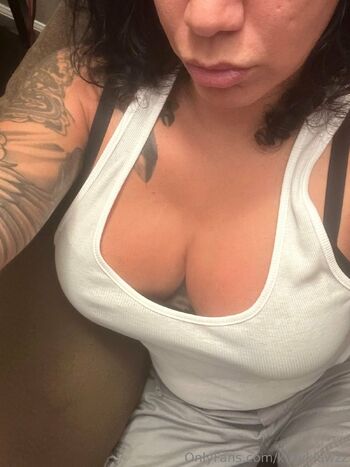 Seren / kittyklawzz nude photo #10