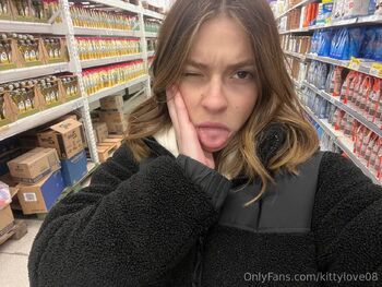 Kitty / kittylove08 nude photo #4