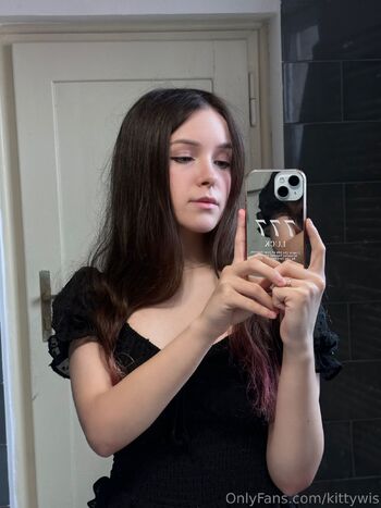 𝑳𝒊𝒍 𝑲𝒊𝒕𝒕𝒚 / kittywis nude photo #26