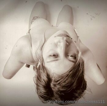 Kiwi / kiwiiwik / jelo_kiwi nude photo #11