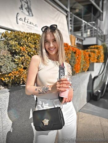 OnlyFans / kkkarli nude photo #17