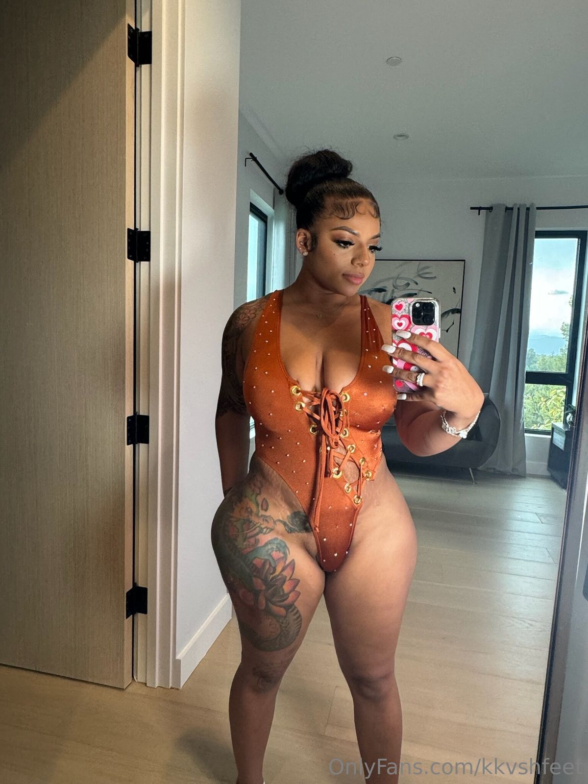 KKVS / kkvshfeet nude photo #2