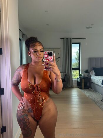 KKVS / kkvshfeet nude photo #4