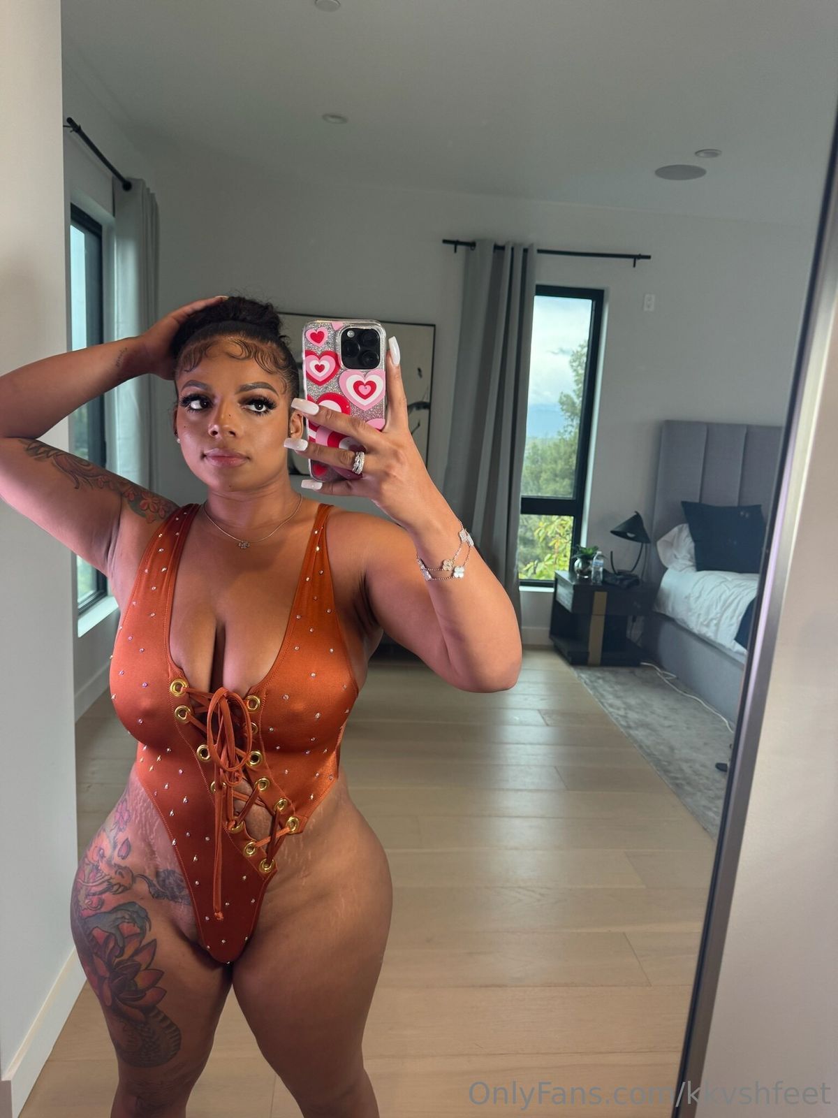 KKVS / kkvshfeet nude photo #6