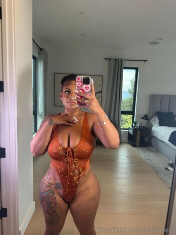 KKVS / kkvshfeet nude photo #7