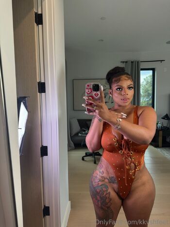 KKVS / kkvshfeet nude photo #10
