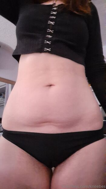 Knbe / kneebes nude photo #3