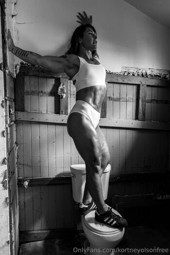 OnlyFans / kortneyolsonfree nude photo #5