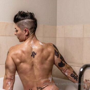 OnlyFans / kortneyolsonfree nude photo #8