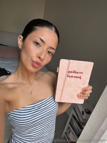 Katerin / kozywoolkween nude photo #2