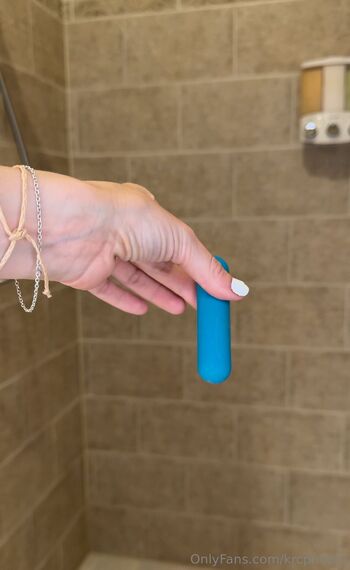 KRene / krcphotos / kerryreneecarmody / kerrycarmodyy / vidsfromkerrysphone nude photo #4