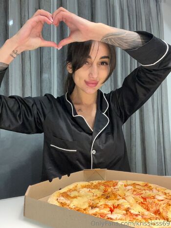 Kriss Kiss / krisskiss69 nude photo #23