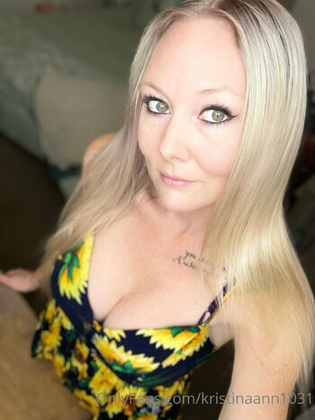 KrispyKrem / kristinaann1031 nude photo #29