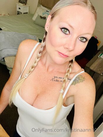 KrispyKrem / kristinaann1031 nude photo #32