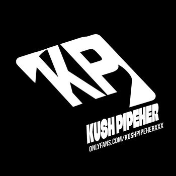 KushPipeHer (FREE / kushpipeherxxx nude photo #1