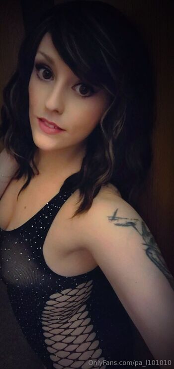 L10101 / l101010s nude photo #3