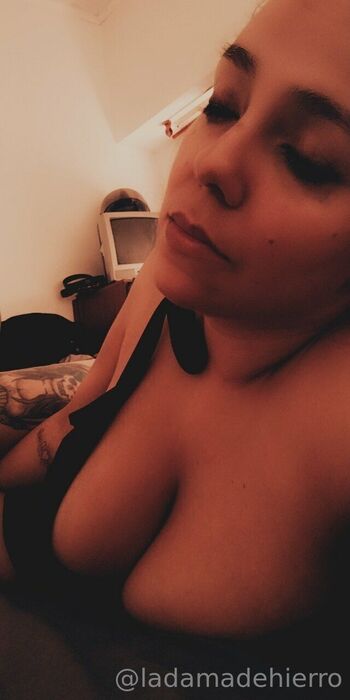 Hotwif / ladamadehierro nude photo #16