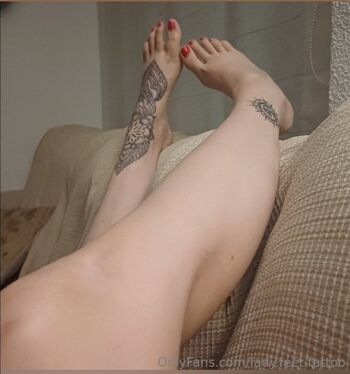 Sophi / lady.feet.tattoo nude photo #6
