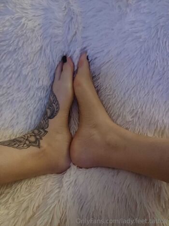 Sophi / lady.feet.tattoo nude photo #7