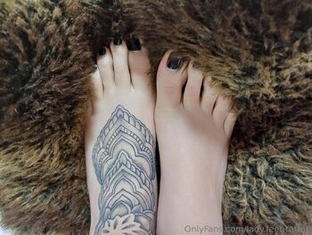 Sophi / lady.feet.tattoo nude photo #8