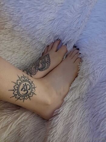 Sophi / lady.feet.tattoo nude photo #12