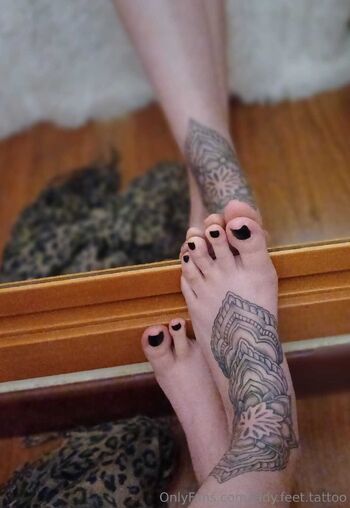 Sophi / lady.feet.tattoo nude photo #15