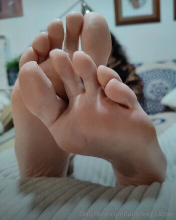 Sophi / lady.feet.tattoo nude photo #18