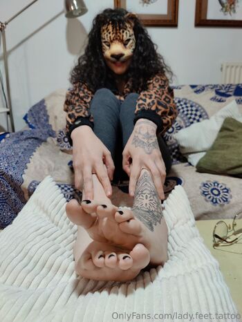 Sophi / lady.feet.tattoo nude photo #20