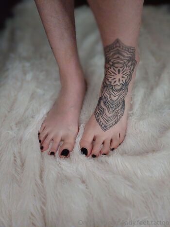 Sophi / lady.feet.tattoo nude photo #23